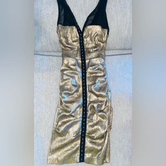 Super hot gold sequence dress with hook eye details worn once - Picture 7 of 7